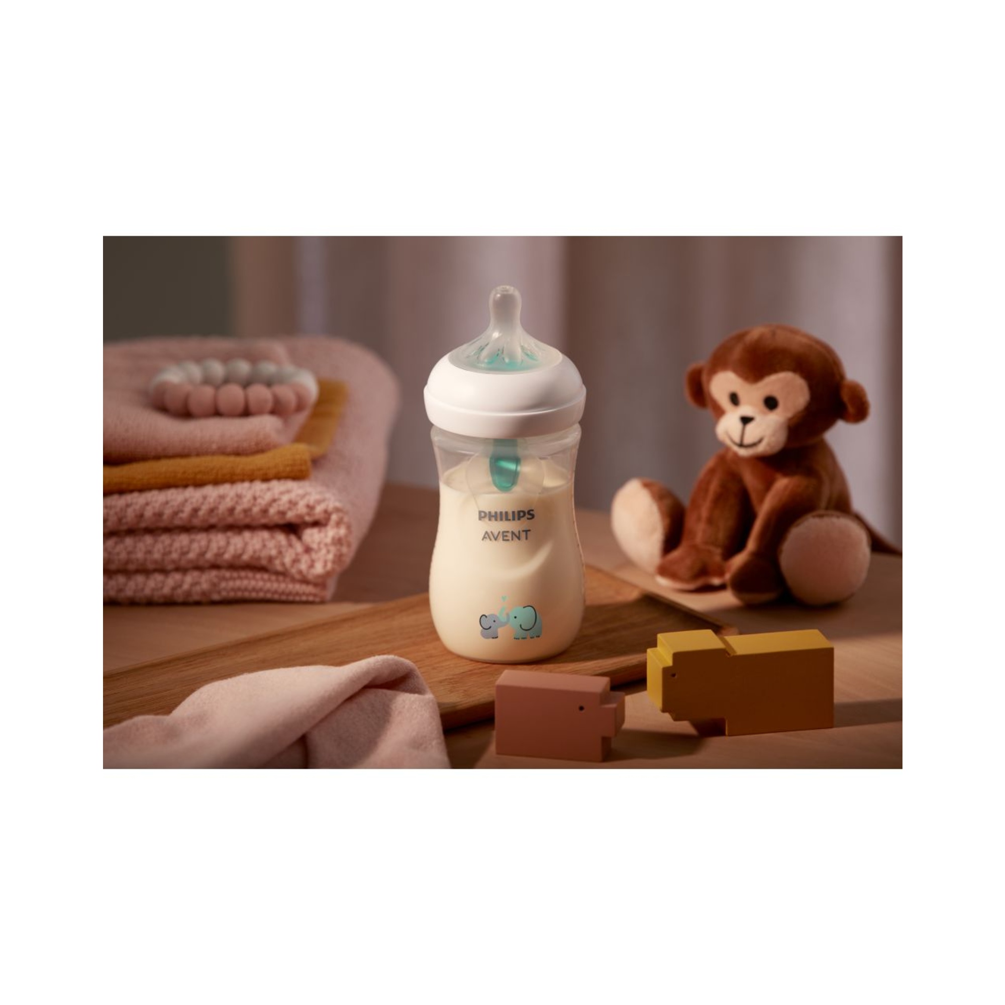 Biberon natural con tettarella a risposta naturale e valvola airfree decorazione elefanti da 260 ml 1m+ | senza bpa - philips avent - Avent