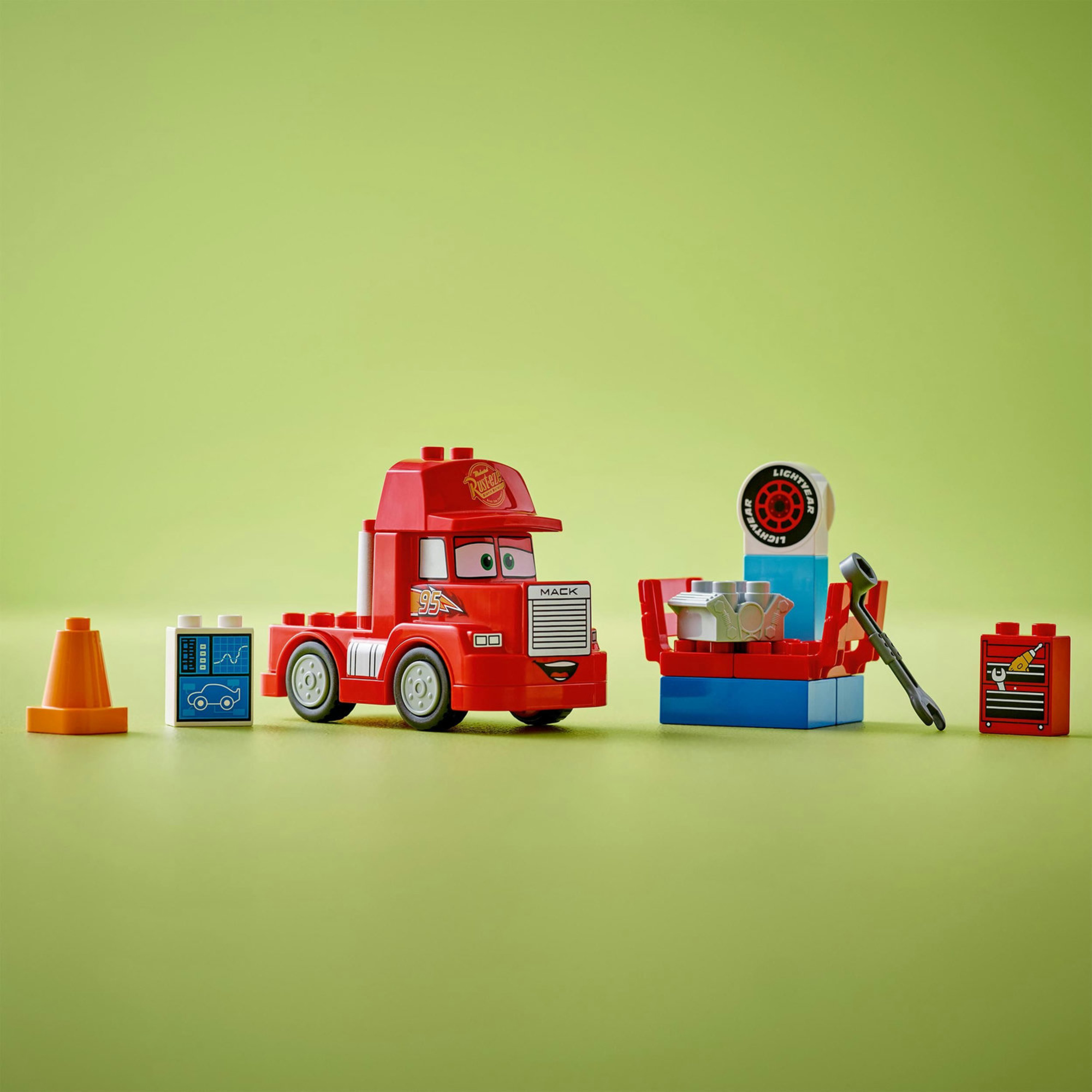 Mack al circuito disney e pixar lego duplo 10417 - set di costruzione per bambini dai 2 anni - Duplo