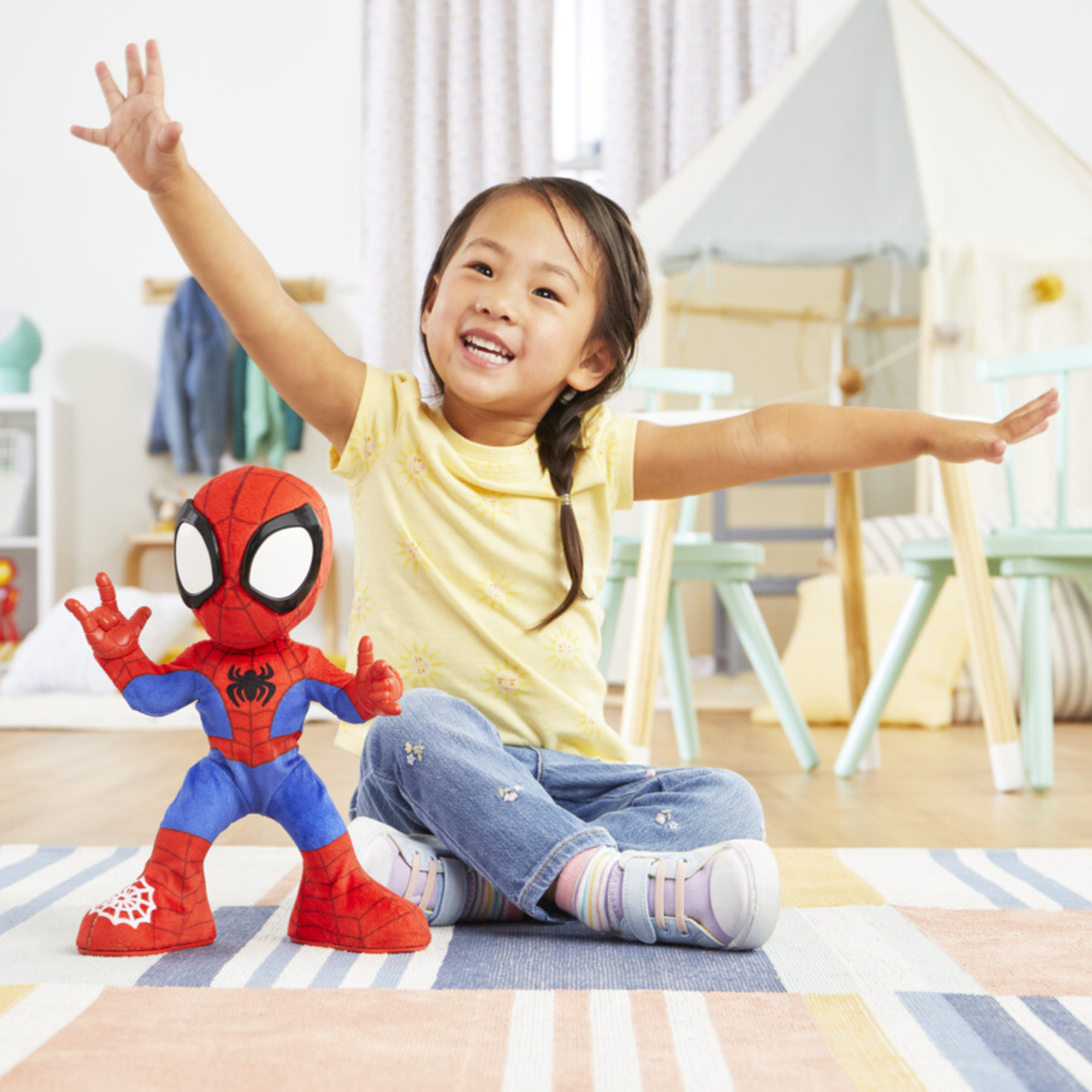 Hasbro marvel spidey e i suoi fantastici amici, spidey balla e gattona, peluche interattivo con 20 frasi e suoni, 2 canzoni - Spidey