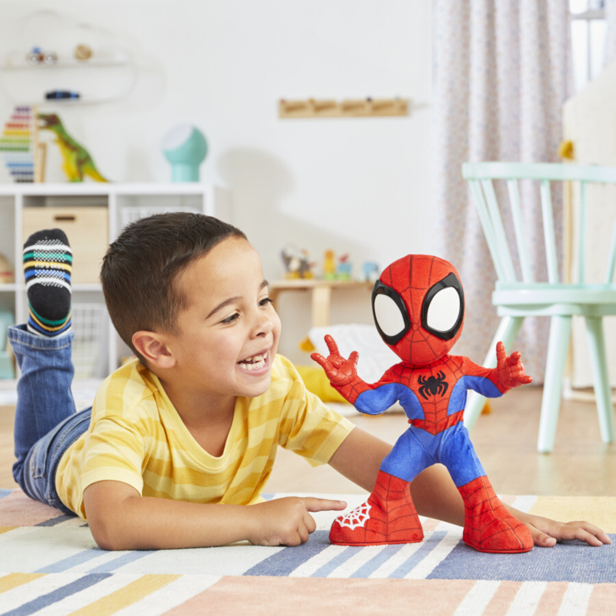 Hasbro marvel spidey e i suoi fantastici amici, spidey balla e gattona, peluche interattivo con 20 frasi e suoni, 2 canzoni - Spidey