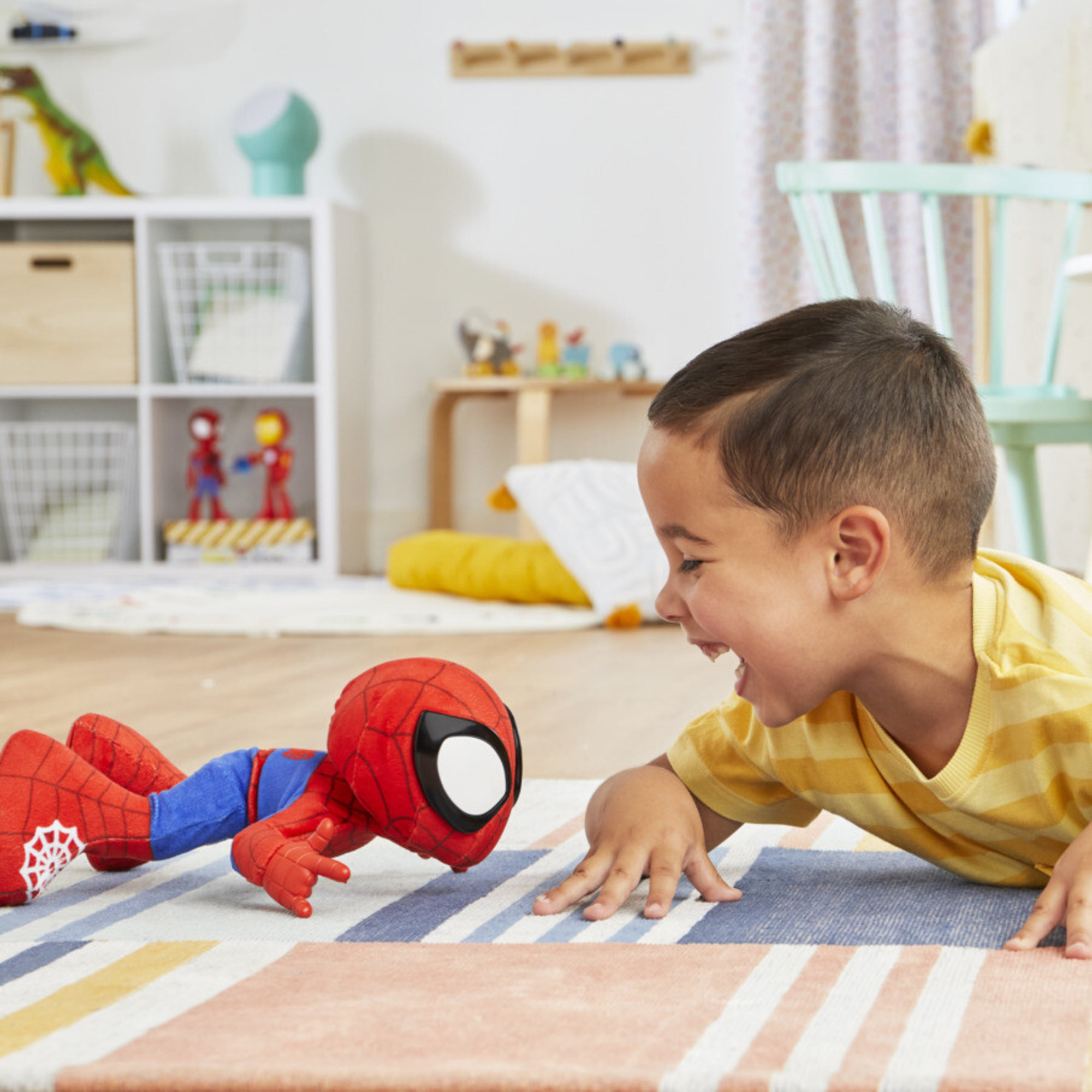 Hasbro marvel spidey e i suoi fantastici amici, spidey balla e gattona, peluche interattivo con 20 frasi e suoni, 2 canzoni - Spidey